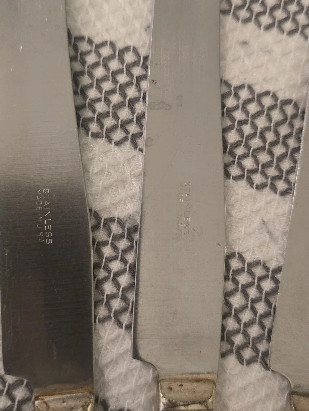 Source Unknown set knives